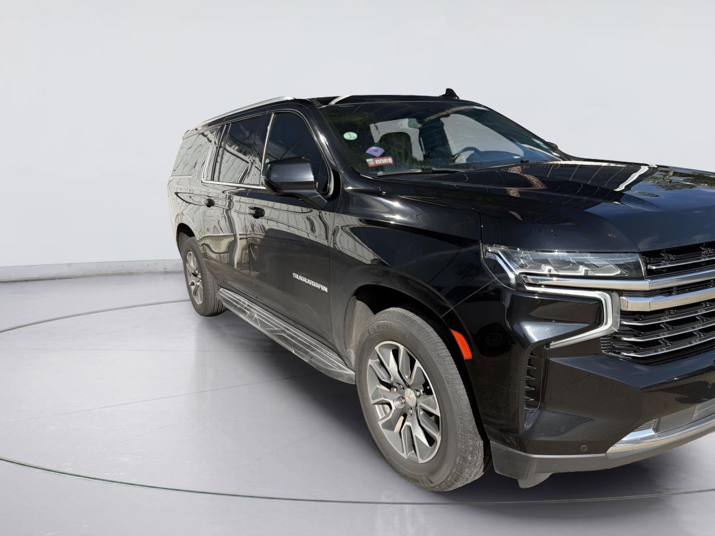 2024 Chevrolet Suburban photo 2 of 5