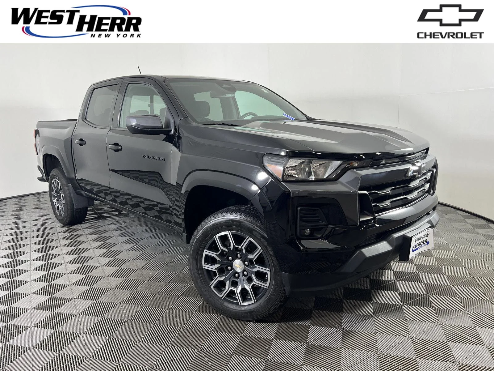 Used 2023 BLACK Chevrolet 4WD LT image 1