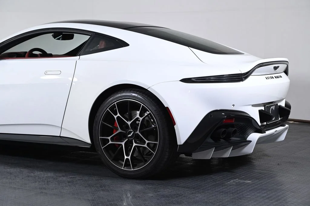 Used 2022 Lunar White Aston Martin Coupe image 23