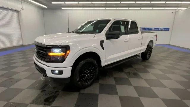 New 2026 Oxford White Ford XLT image 4