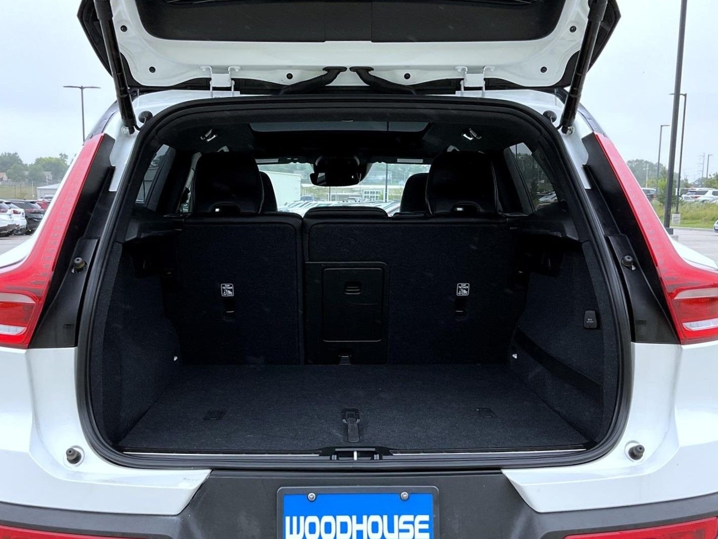 Used 2020 White Volvo R-Design image 22