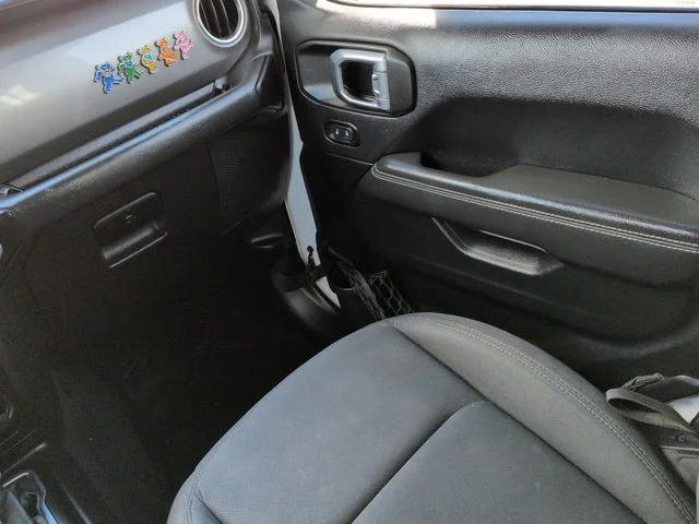 Used 2021 White Jeep Unlimited Sahara image 17