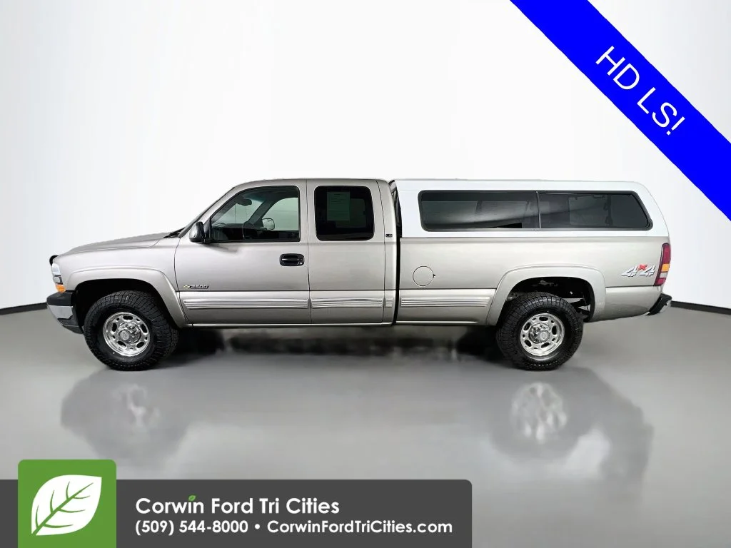 Used 2000 White Chevrolet LS image 5