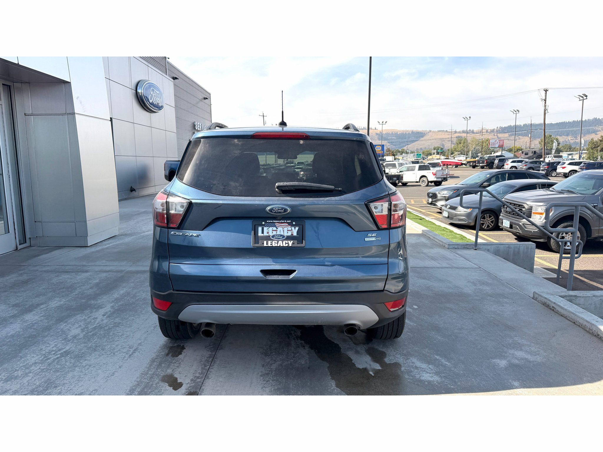 Used 2018 Blue Metallic Ford SE image 4