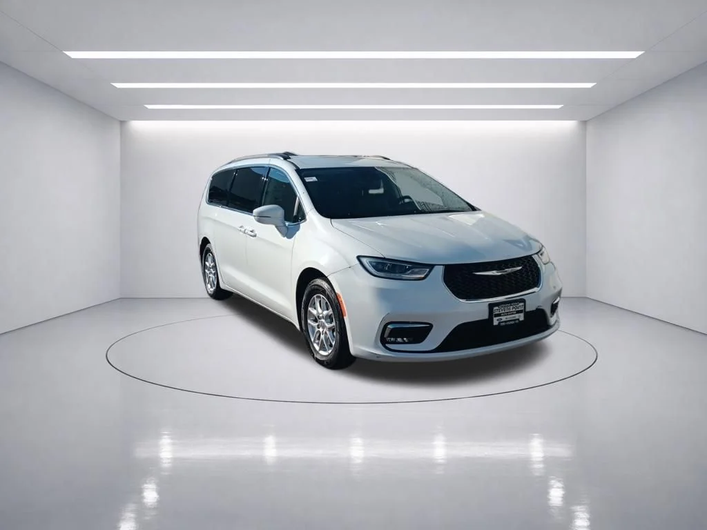 Used 2022 Bright White Clearcoat Chrysler Touring L image 9