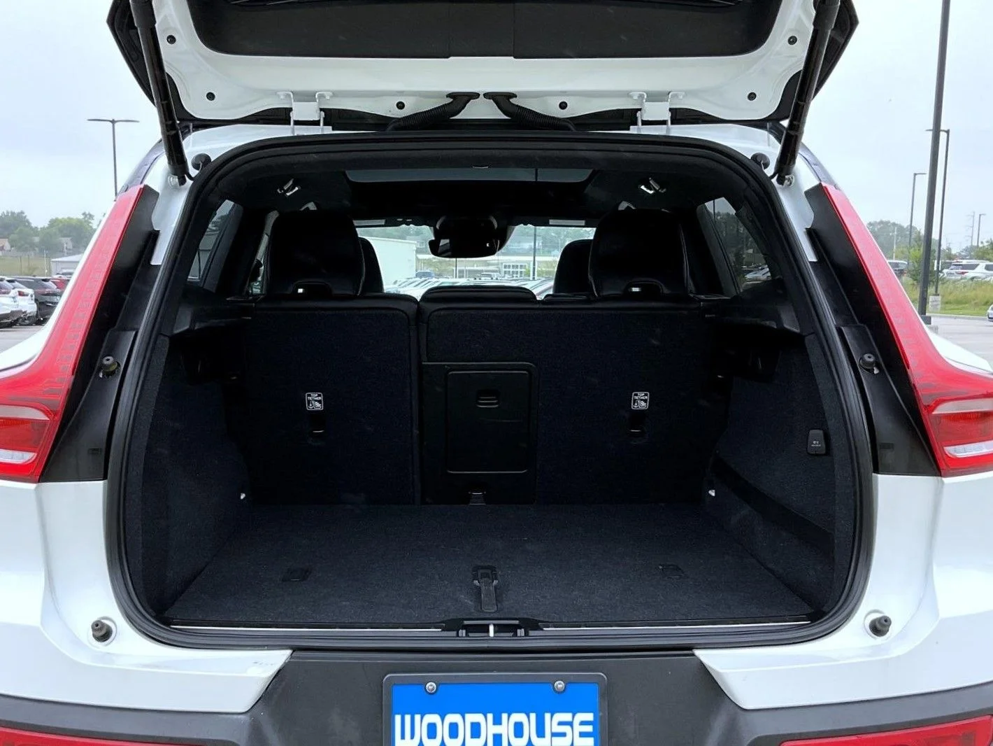Used 2020 White Volvo R-Design image 22