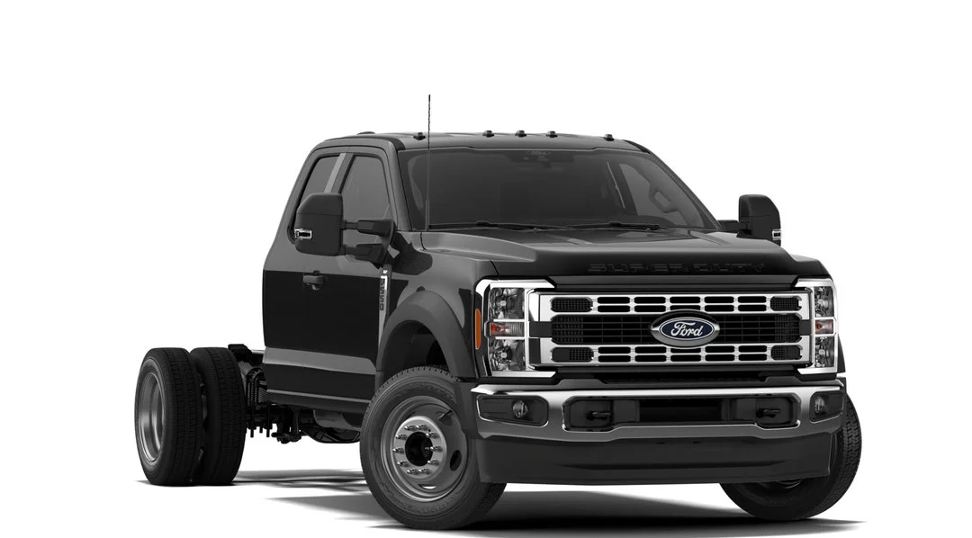 New 2027 Agate Black Metallic Ford XLT image 4