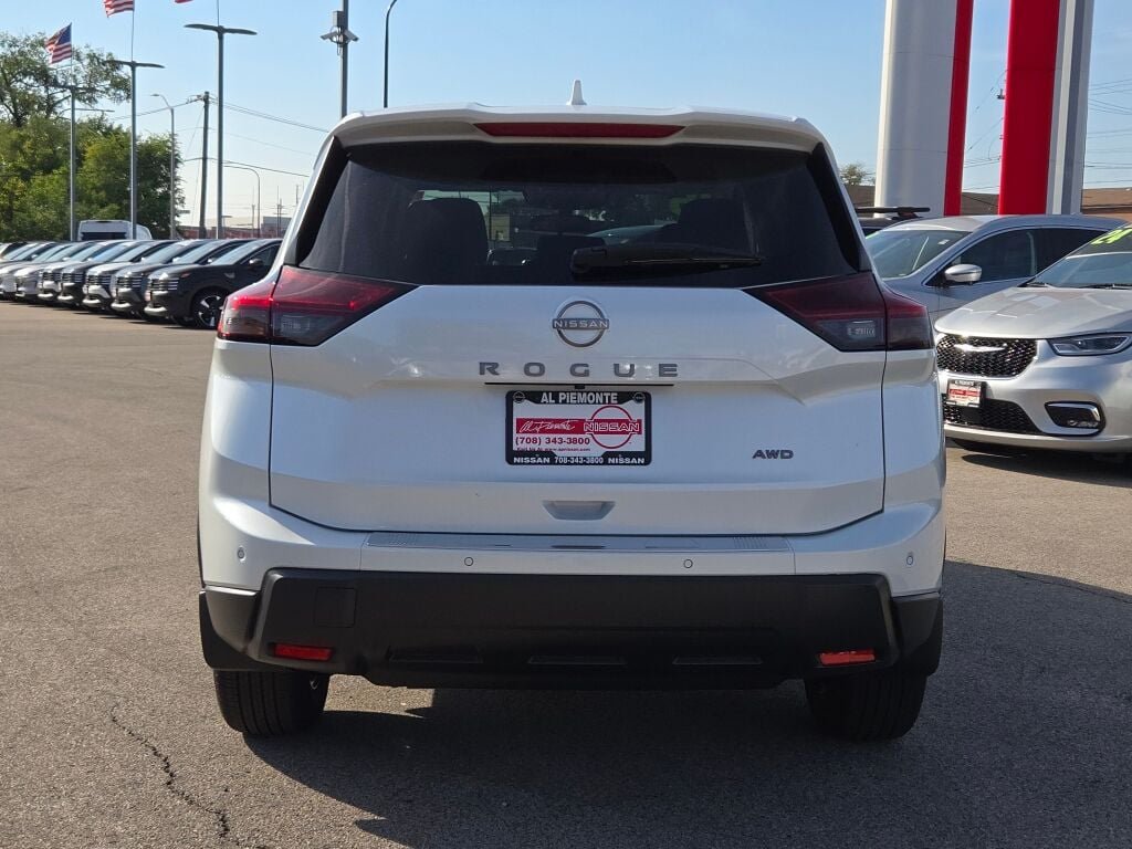 2025 Nissan Rogue SV - Photo 12