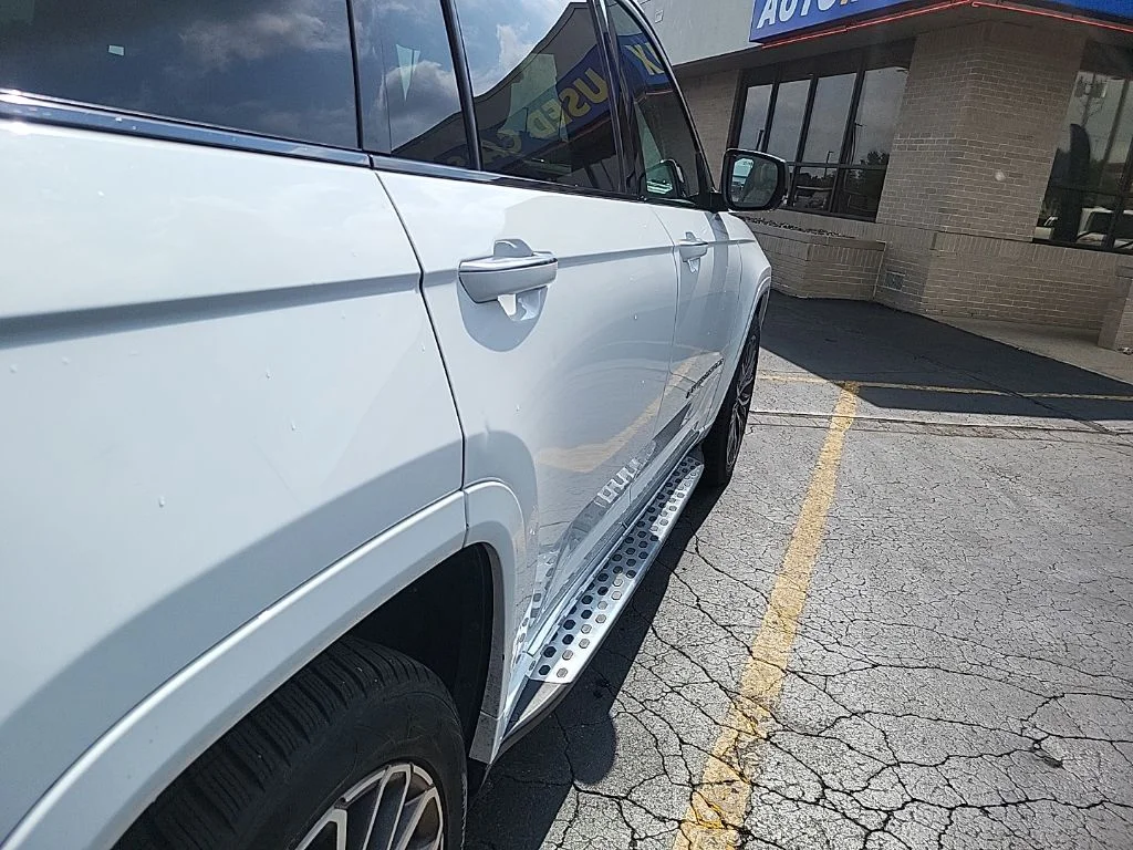 Used 2021 Bright White Clearcoat Jeep Summit image 10