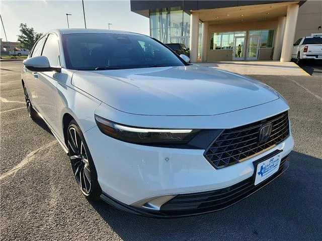 Used 2025 White Honda Touring image 6