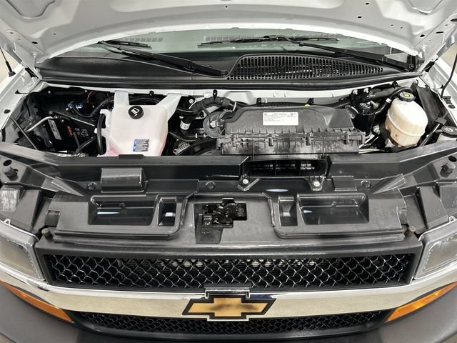 2025 Chevrolet Express Passenger LT - Photo 34