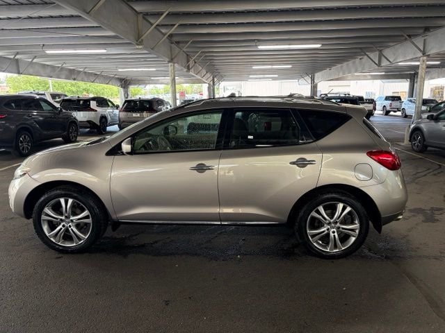 Used 2009 Beige Nissan LE image 19