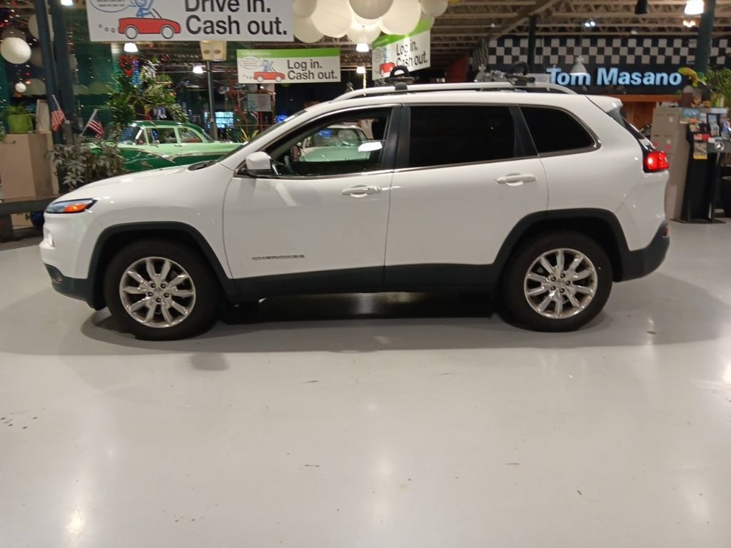 Used 2016 White Jeep  image 9