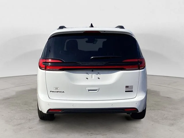 New 2027 Bright White Clearcoat Chrysler SELECT AWD image 5
