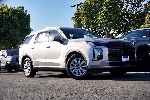 Used 2025 Silver Hyundai SEL image 1