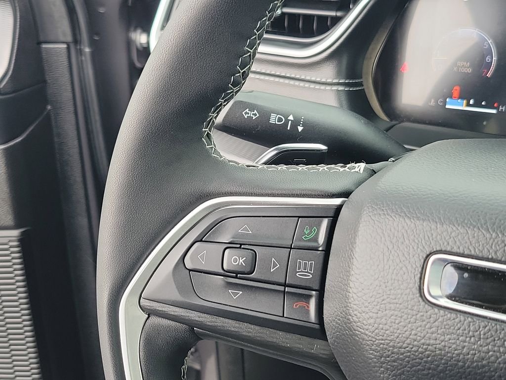 Certified Used 2025 Metallic Jeep Altitude X image 20