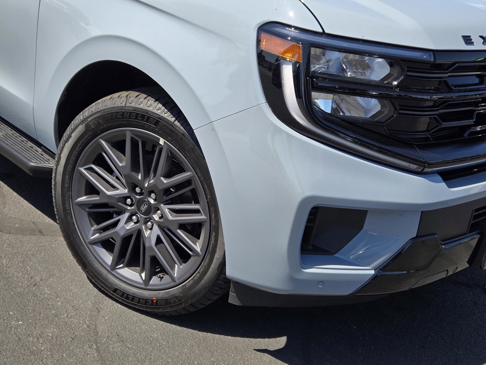New 2026 Glacier Gray Metallic Tri-Coat Ford Platinum® image 2