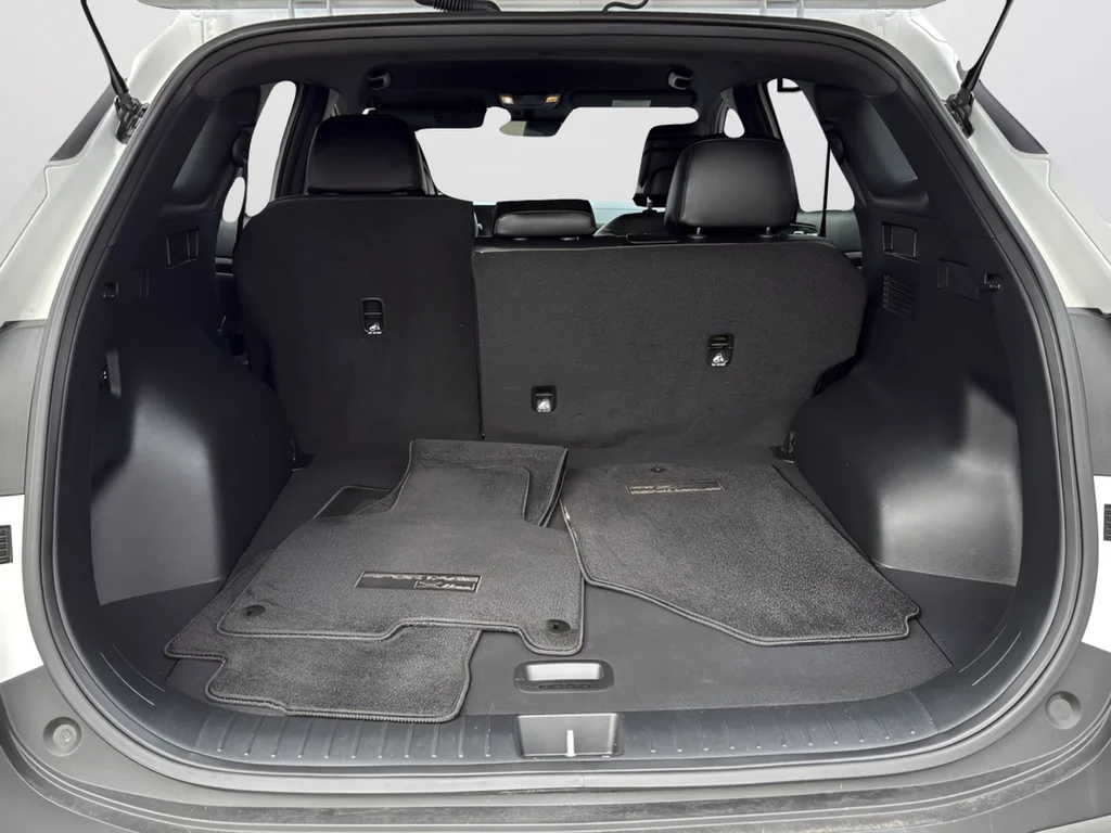 Certified Used 2023 White Kia X-Line image 27