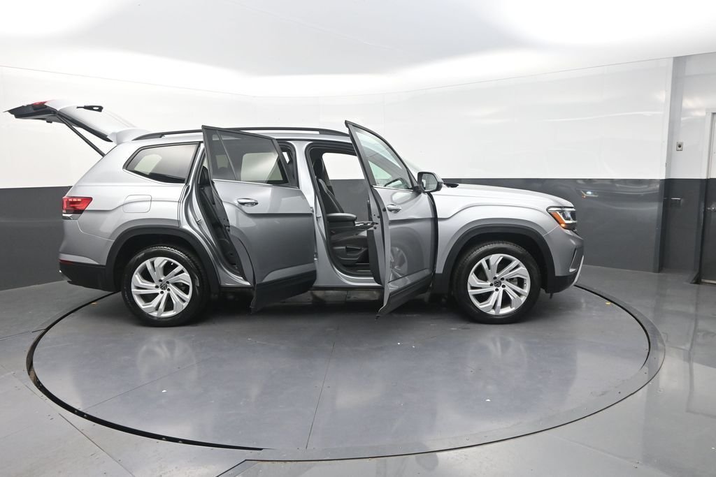 Used 2023 Silver Volkswagen 2.0T SE w/Technology image 39