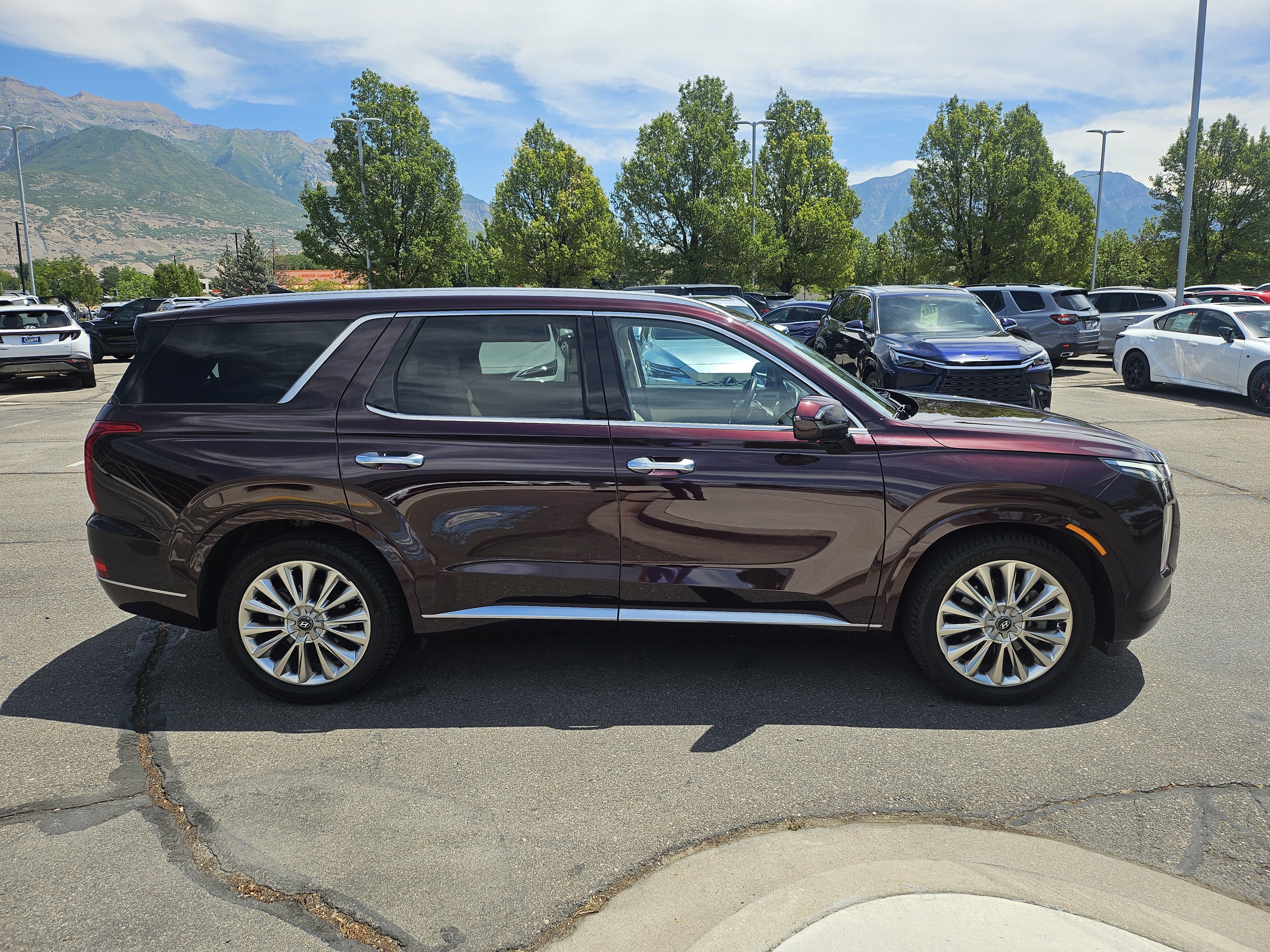 Used 2020 Sierra Burgundy Hyundai Limited image 4