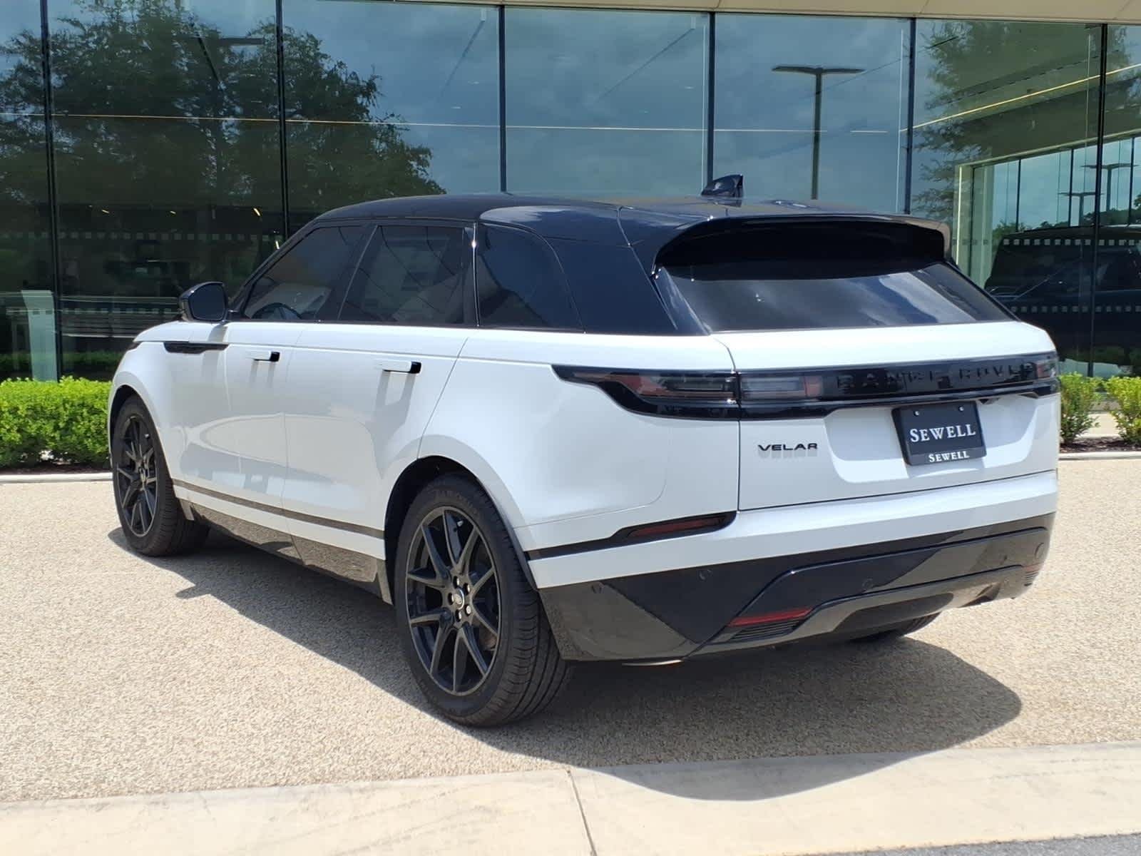 New 2026 Fuji White Land Rover Dynamic SE image 3