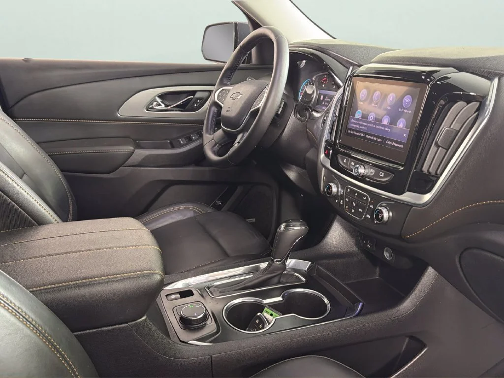 Used 2020 GRAPHITE METALLIC Chevrolet RS image 37