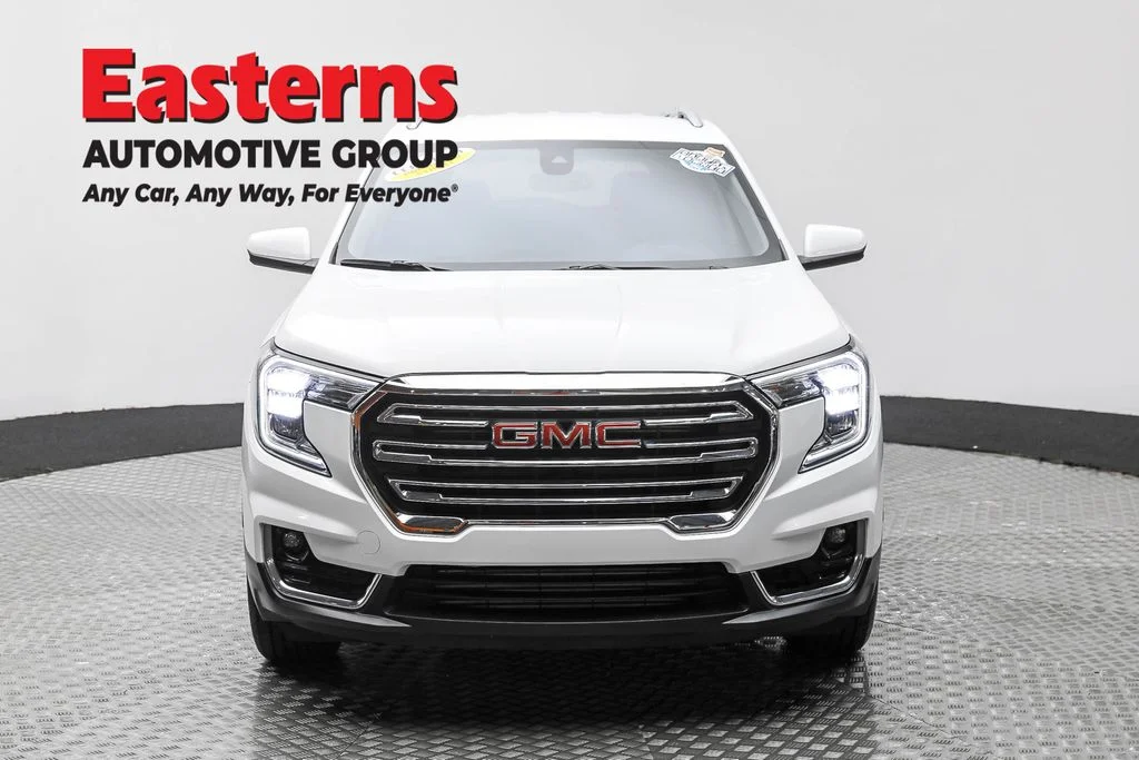Used 2024 White GMC SLT image 2