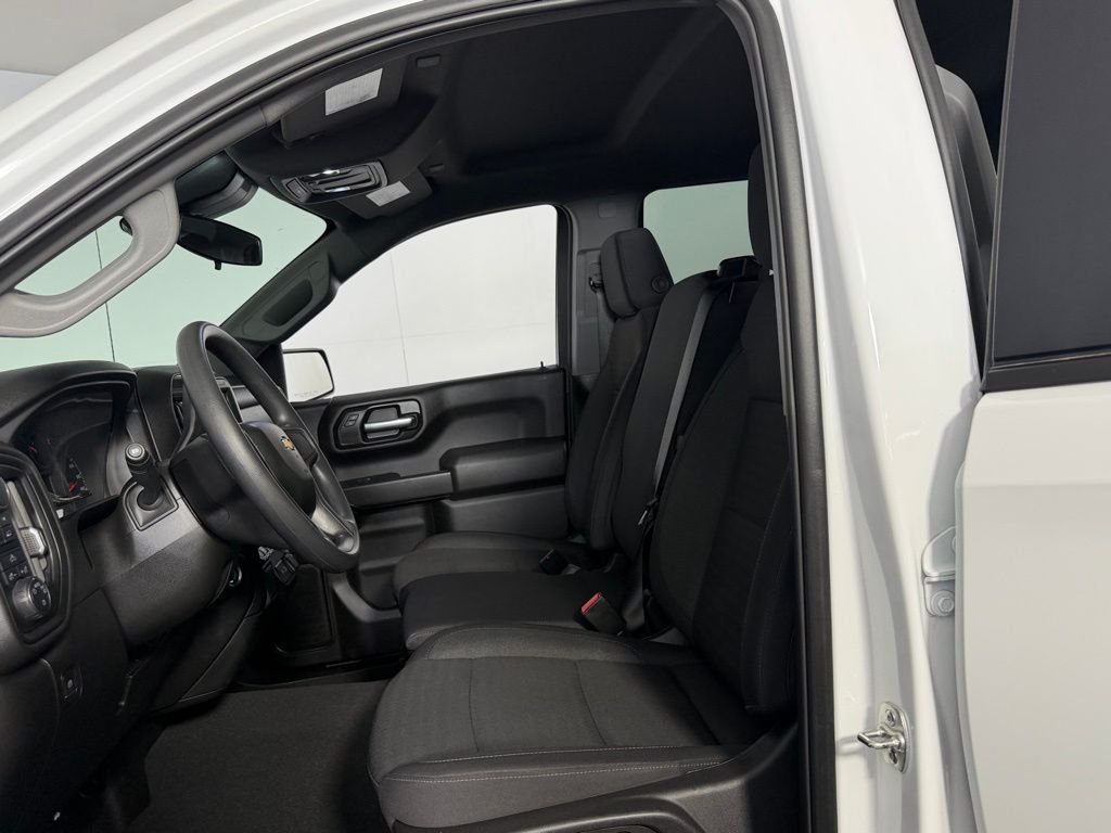Used 2025 White Chevrolet Custom image 21