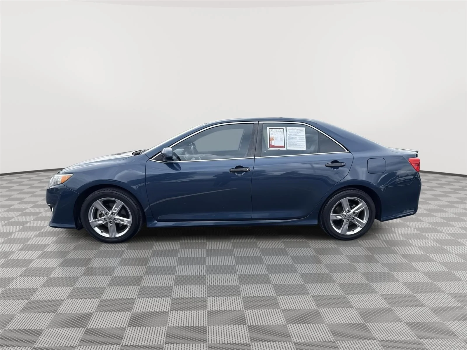 Used 2013 Magnetic Gray Metallic Toyota SE image 9