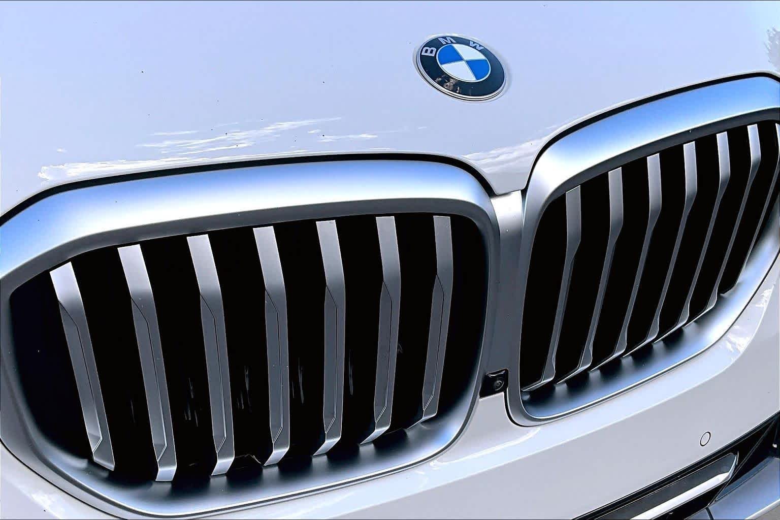 Certified Used 2024 Alpine White BMW sDrive40i image 30