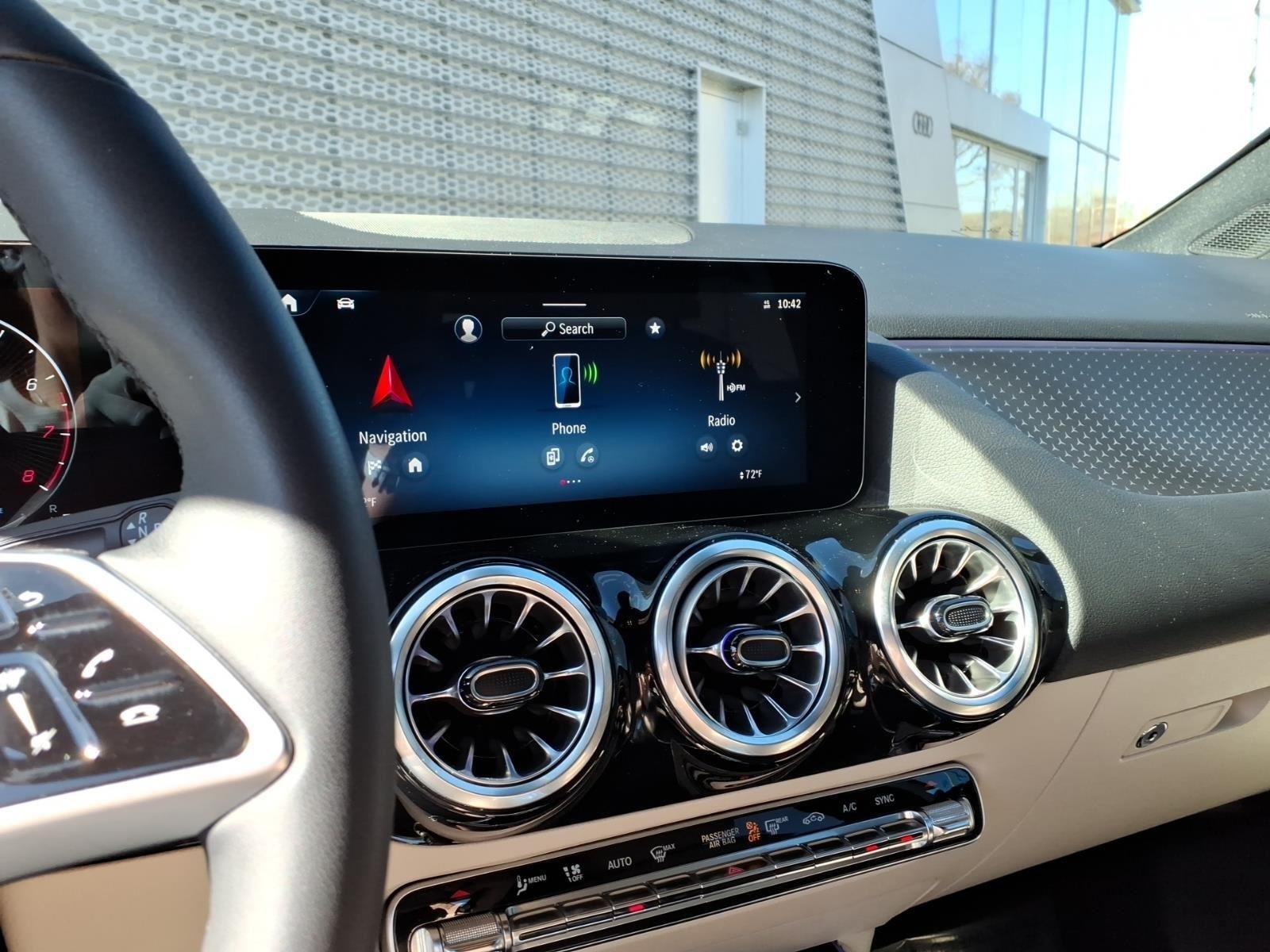 Used 2025 Polar White Mercedes-Benz GLA 250 image 21