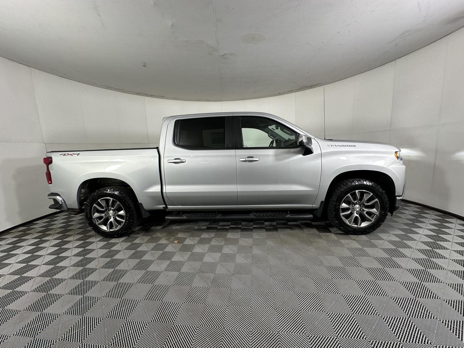 Used 2021 Silver Ice Metallic Chevrolet LT image 14