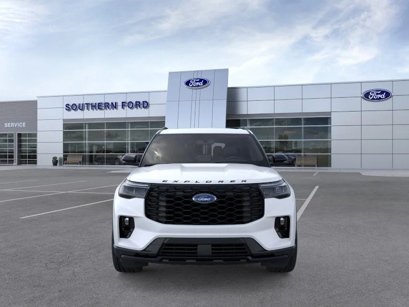 New 2026 Star White Metallic Tri-Coat Ford ST-Line image 6