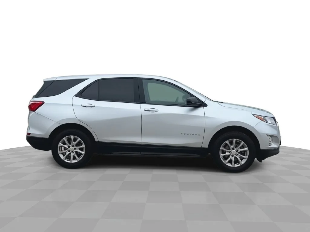 2020 Chevrolet Equinox LS - Photo 9