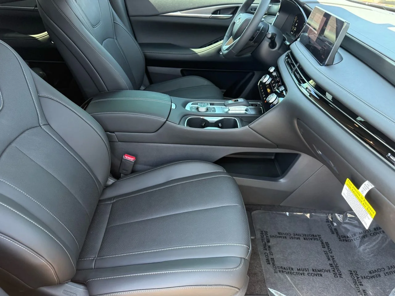 New 2027 MINERAL BLACK INFINITI Luxe FWD image 32