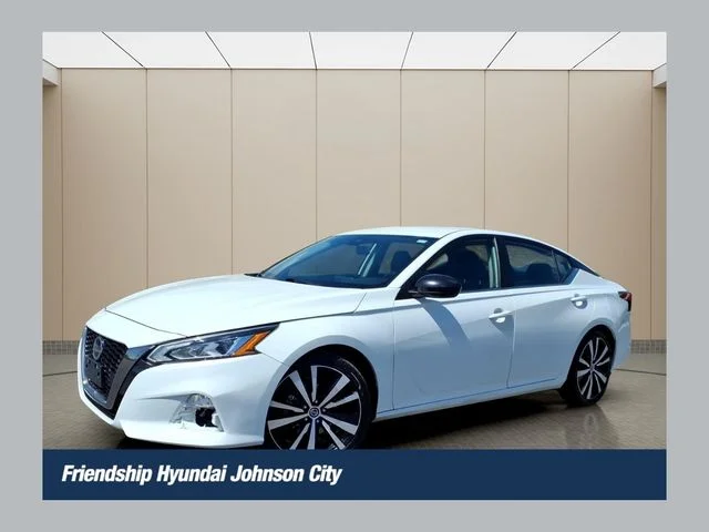 Used 2022 White Nissan 2.5 SR image 1