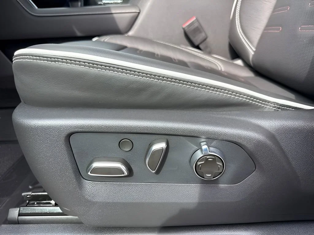 New 2026 Sterling Metallic GMC AT4X image 10