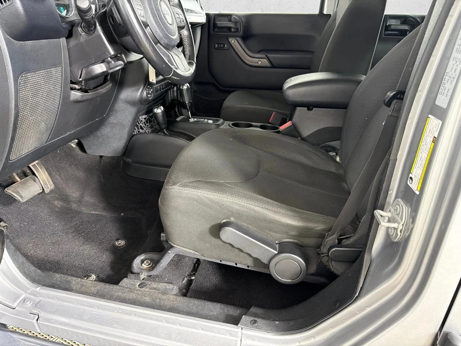 Used 2017 Red Jeep Sport image 9