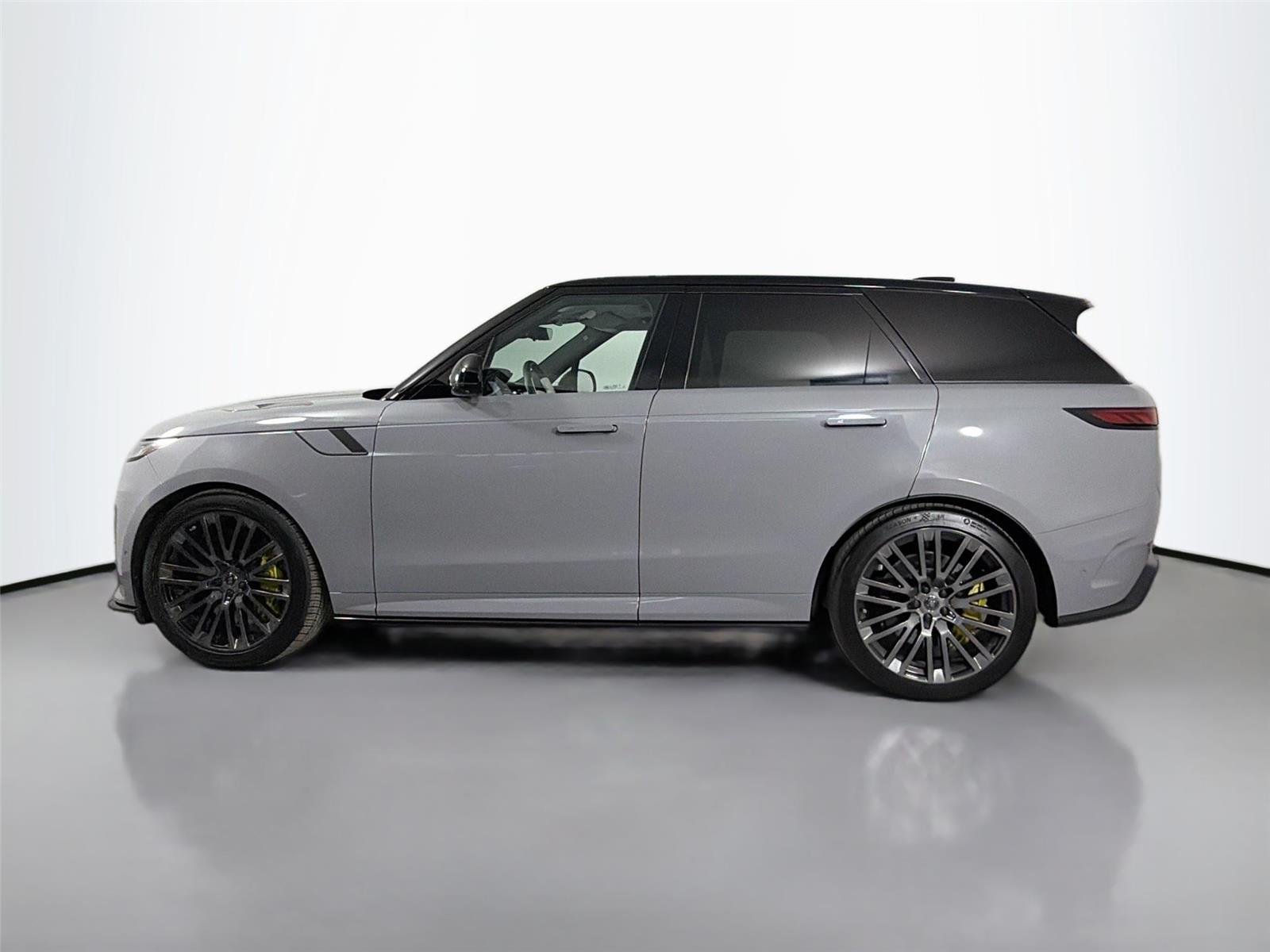 Used 2025 Marl Grey in Gloss finish Land Rover SV Edition Two image 8