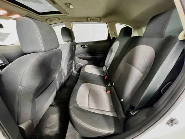Used 2013 White Nissan SV image 22
