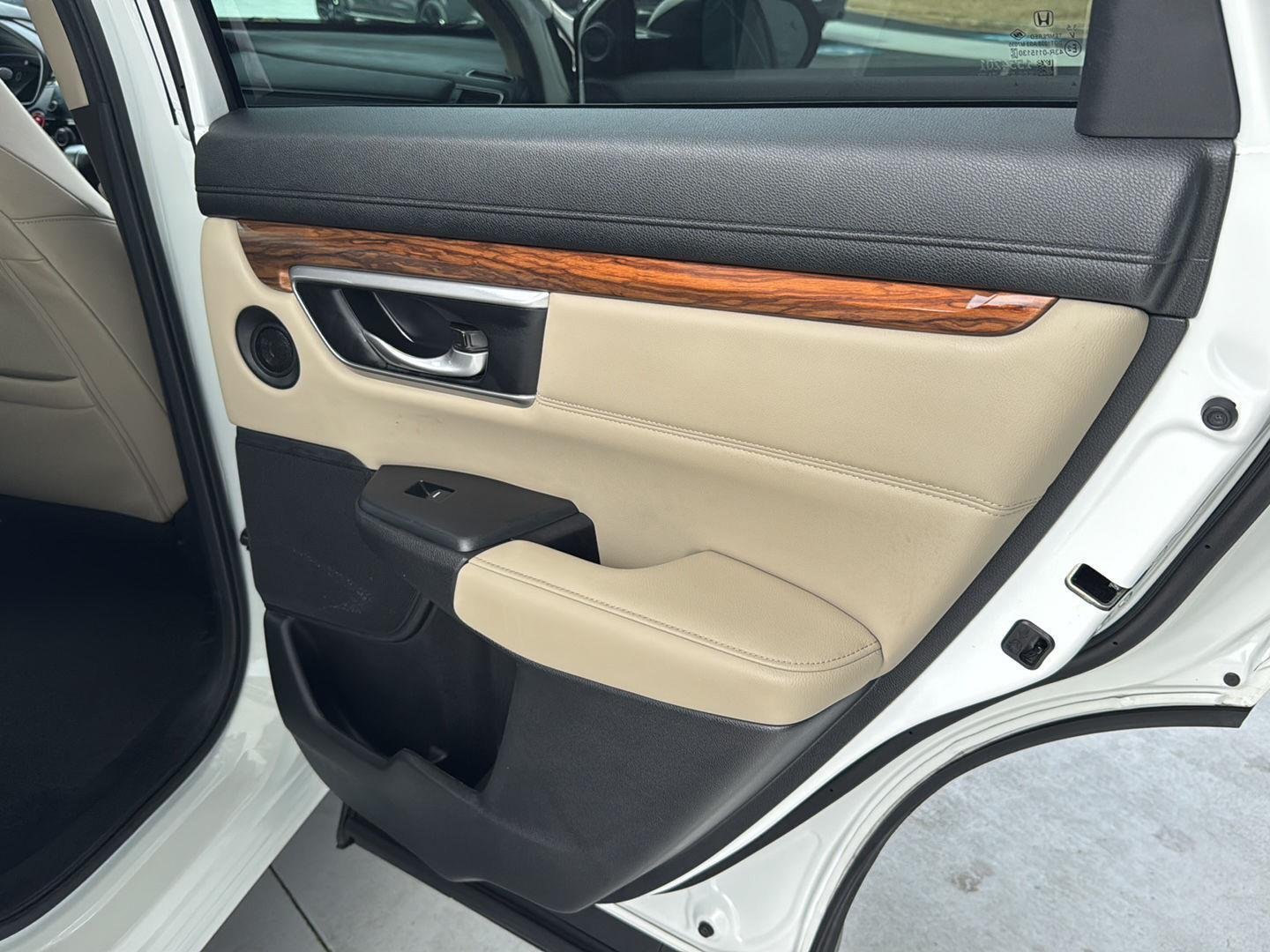 Used 2022 Platinum White Pearl Honda EX-L image 14