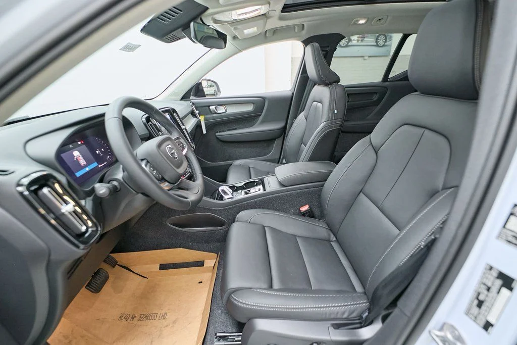 2026 Volvo XC40 Plus - Photo 14