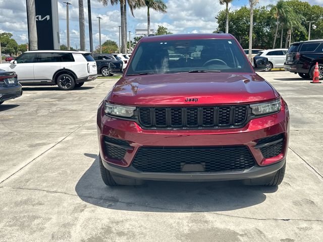 Used 2024 Red Jeep Altitude image 3