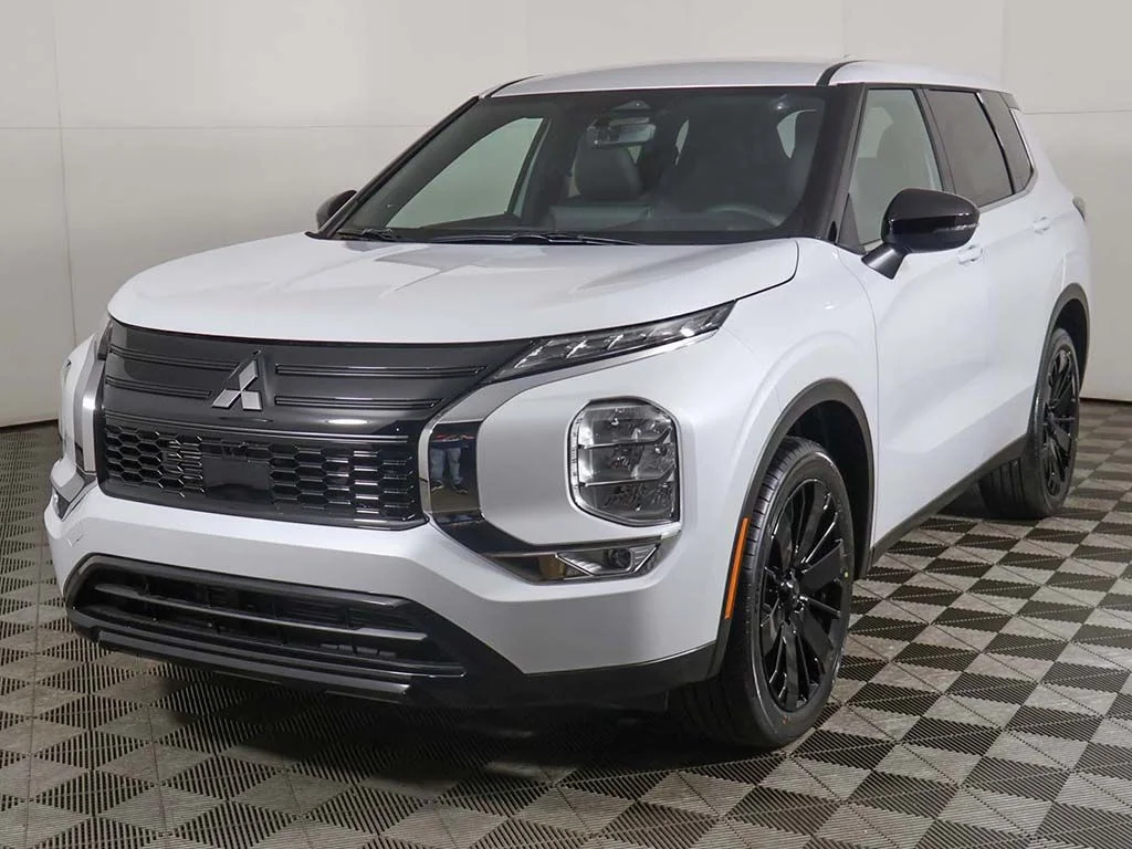 New 2026 White Mitsubishi LE image 9