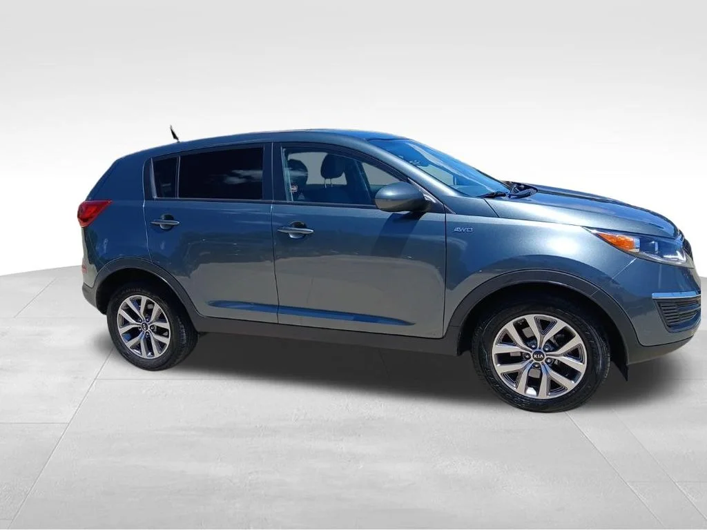 Used 2014 Green Kia LX image 1
