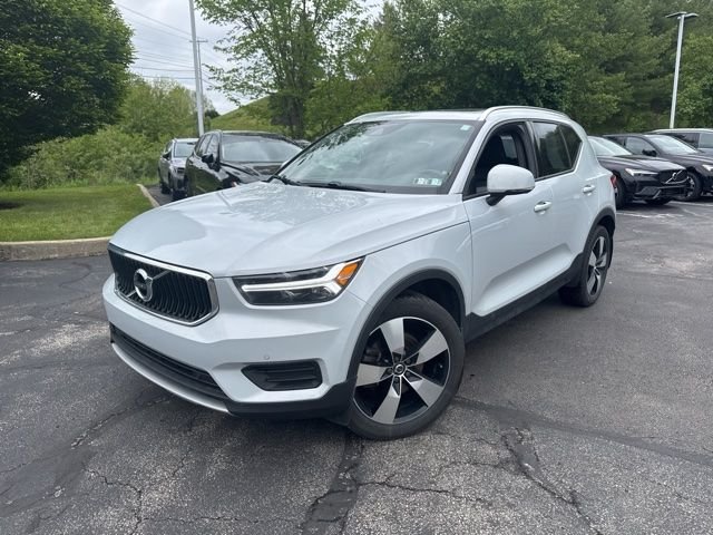 2020 Volvo XC40 T5 Momentum AWD's photo