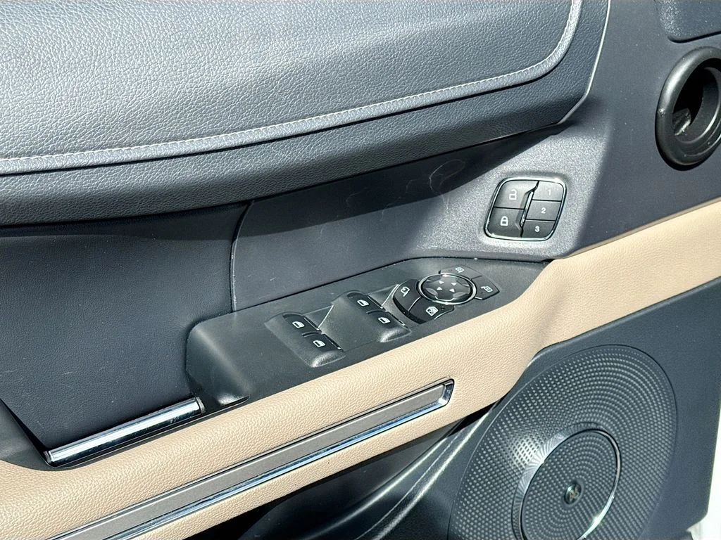 Used 2022 White Ford Limited image 19