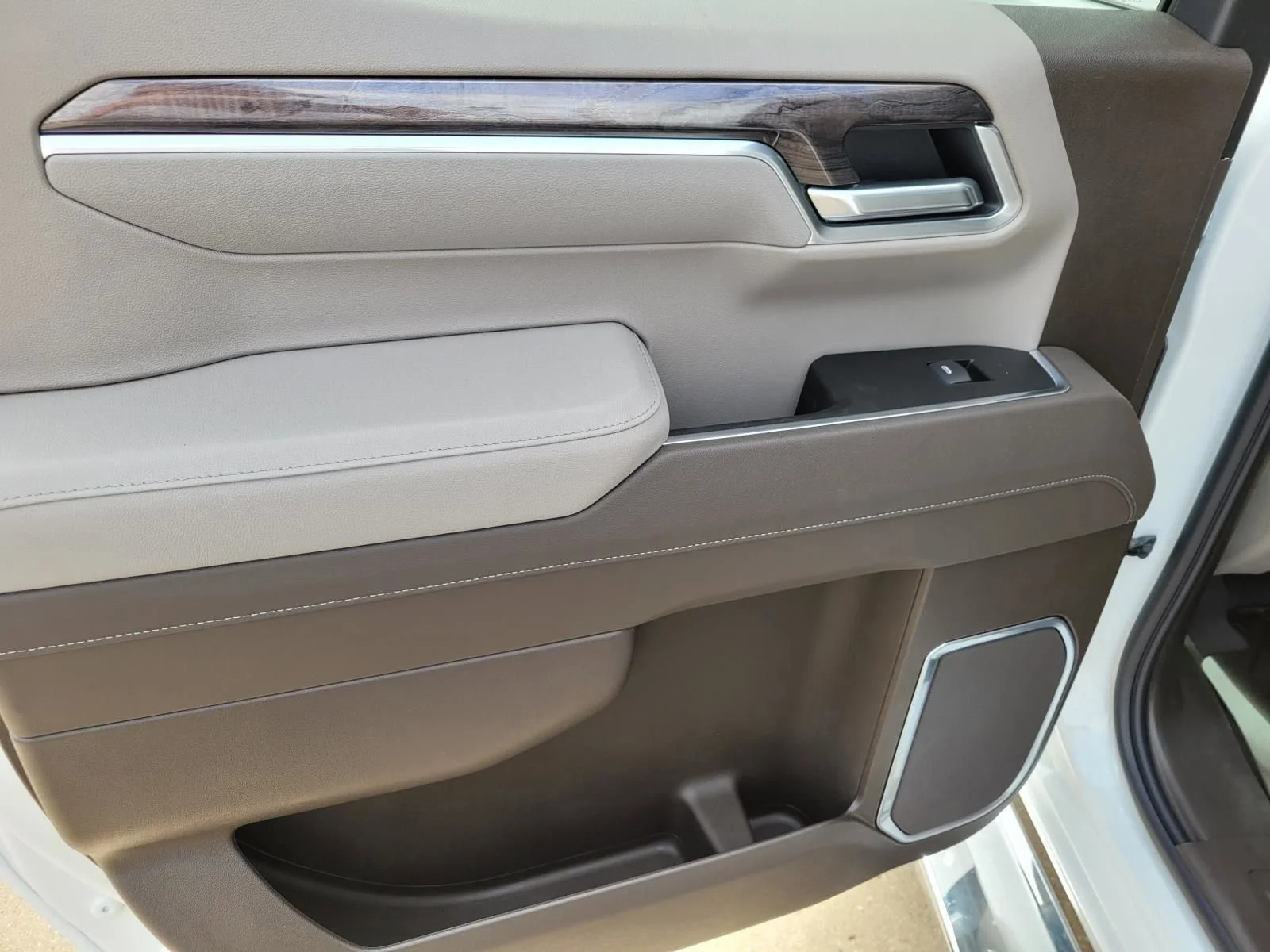 2026 Chevrolet Silverado 1500 LTZ - Photo 8