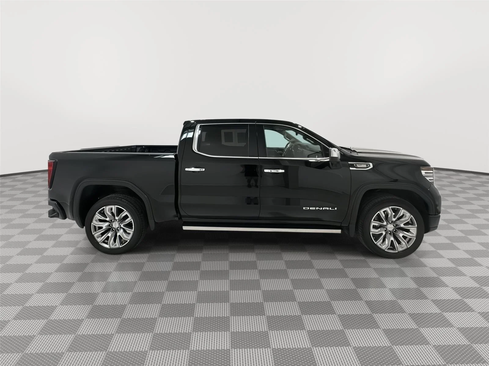 Used 2025 Onyx Black GMC Denali image 6