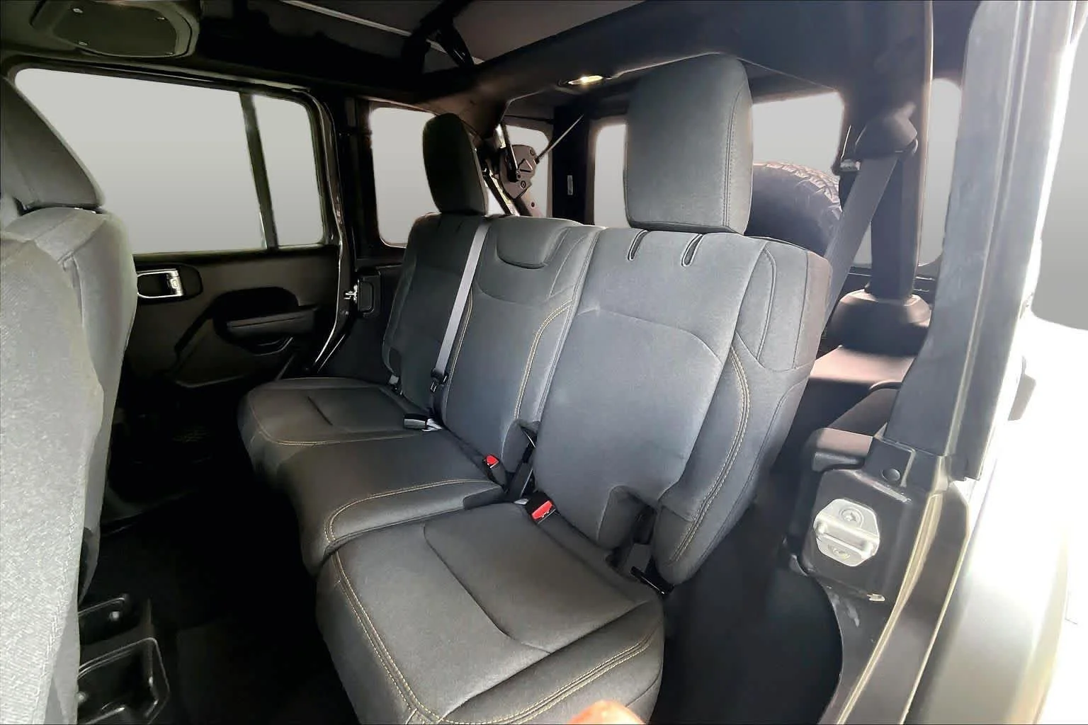 Used 2025 Granite Crystal Metallic Clearcoat Jeep Sport S image 20